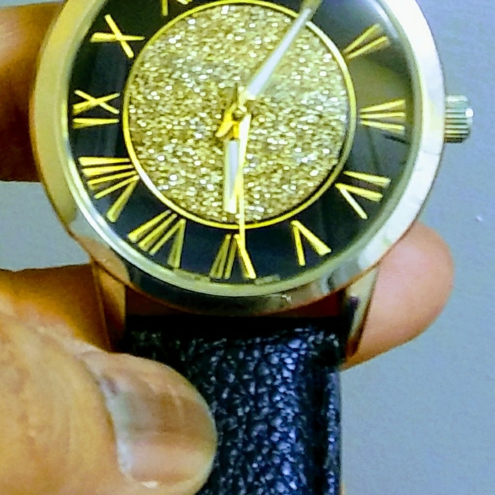 4 genuine leather band watches - Picture 2 of 7